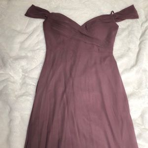 Elegant off the shoulder dress from Birdy grey. Only worn once!
